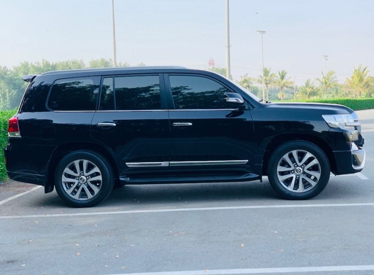 Toyota Land Cruiser VXR Toyota Land Cruiser 2019 v8 full options