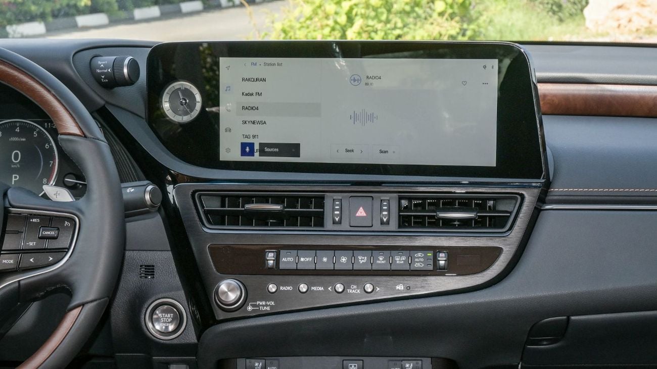 Lexus ES350 ECTAGR035 - 2025 Lexus ES 350 Luxury - 3.5L Petrol Auto - Sonic Titanium with Tan Interior