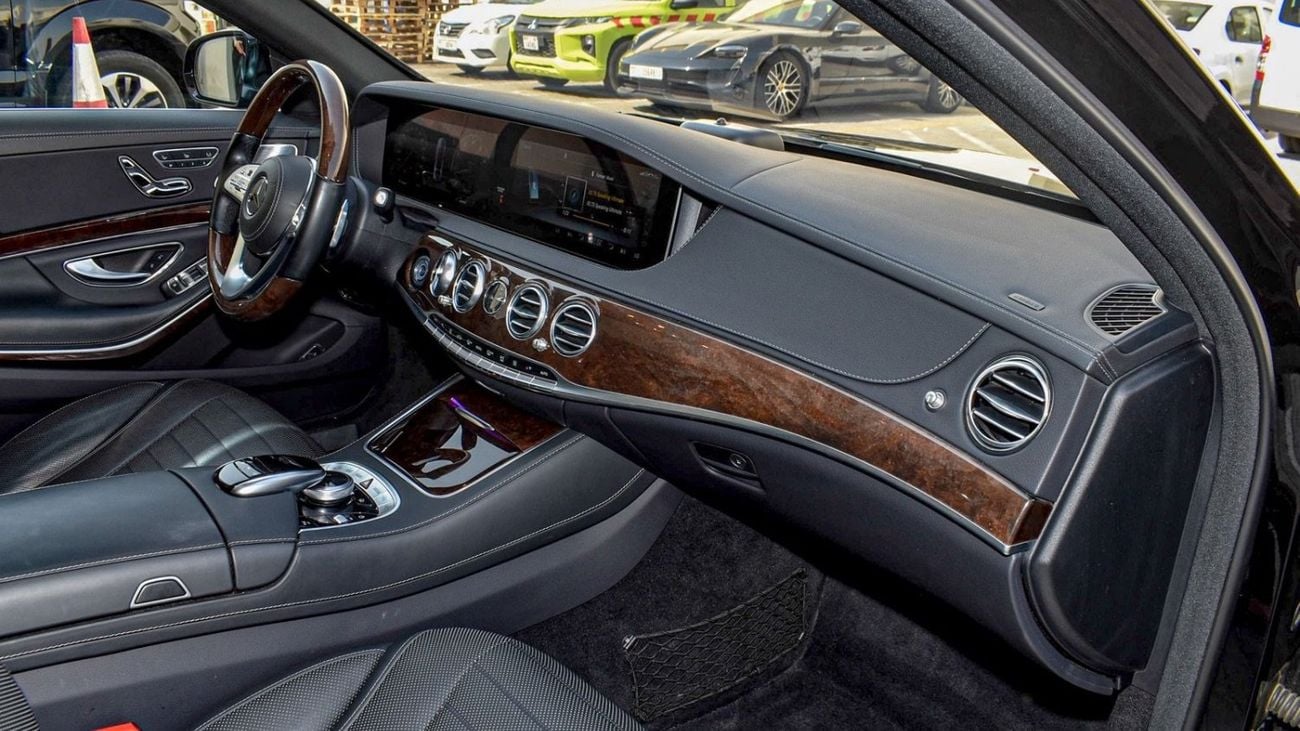 مرسيدس بنز S 560 Std 4.0L (463 HP)