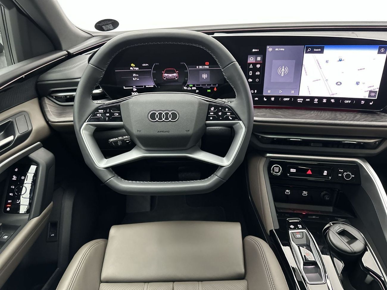 أودي Q5 45 TFSI Quattro Design 2.0L