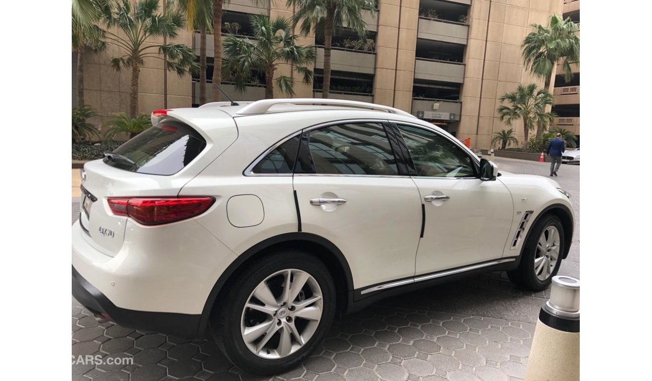 إنفينيتي QX70