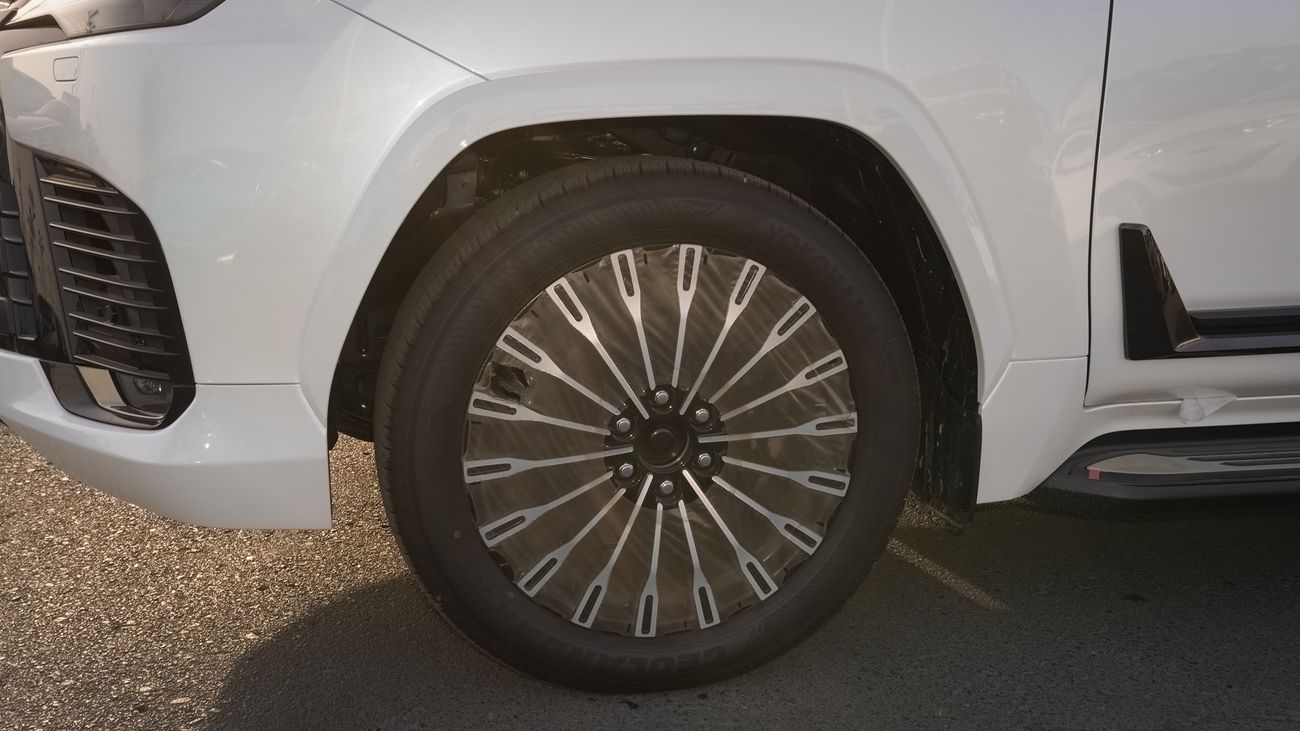 لكزس LX 600 KURO 3 5L V6  4 Seats