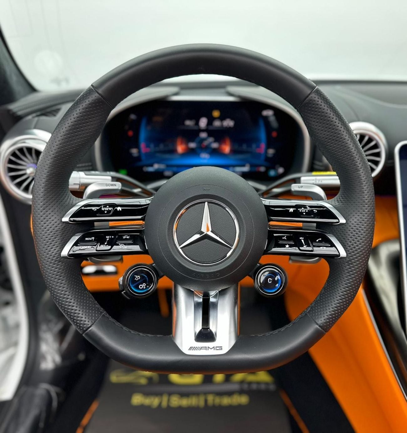 مرسيدس بنز SL 63 AMG 2024 Mercedes-Benz SL63 AMG V8 4MATIC, 2 years Warranty, Excellent Condition