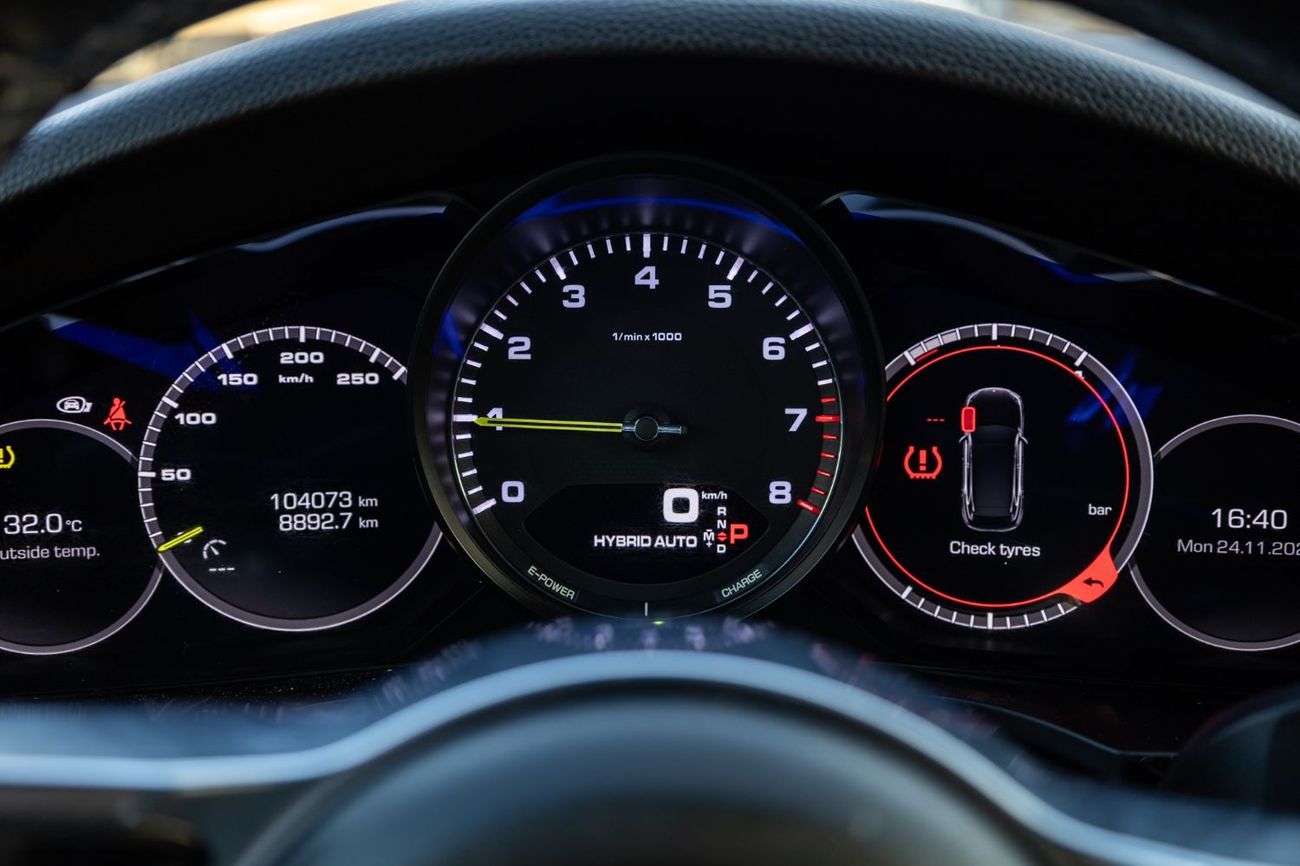 بورش كايان E-Hybrid 3.0L (355 HP)