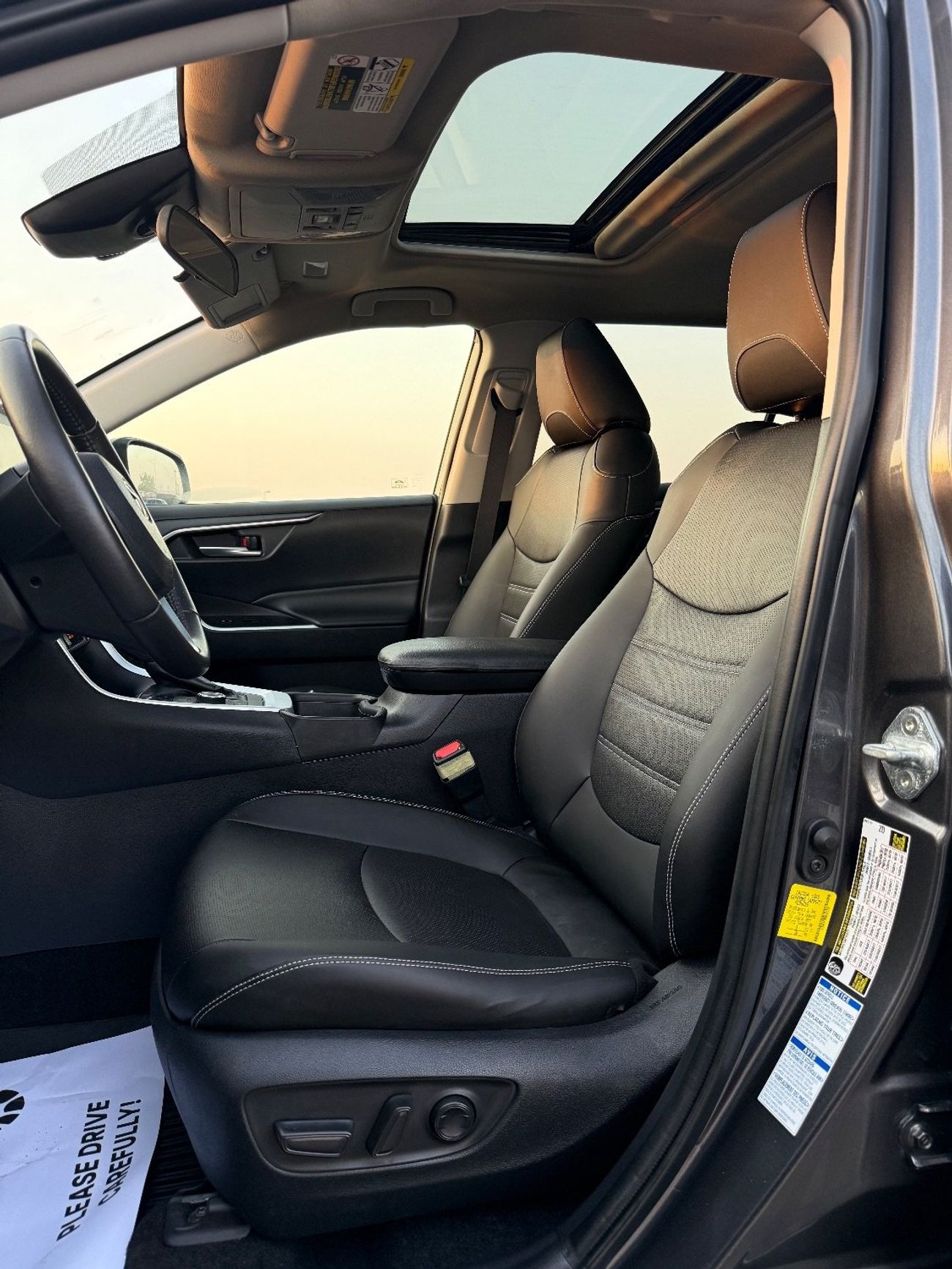 تويوتا راف ٤ XLE 2.5L