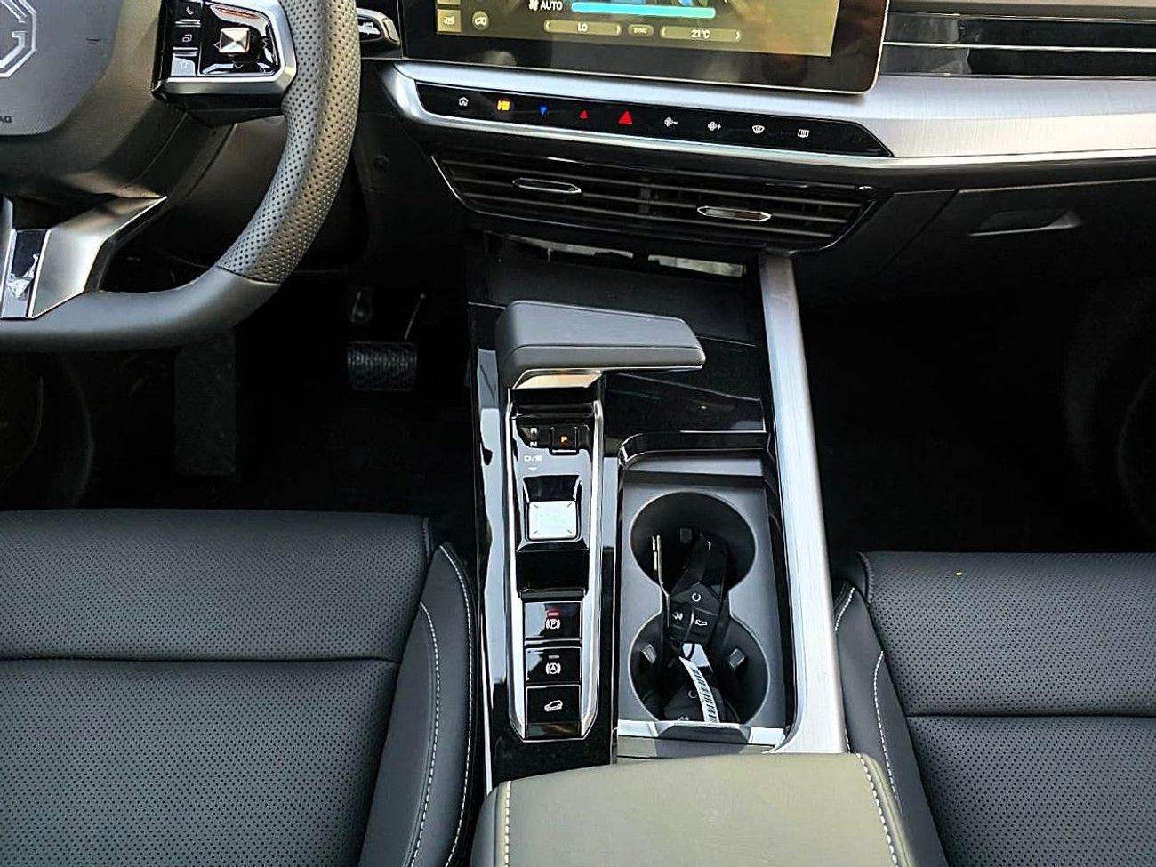 MG One MG One 1.5 LUX SUV FWD 5Doors Red Color 2024