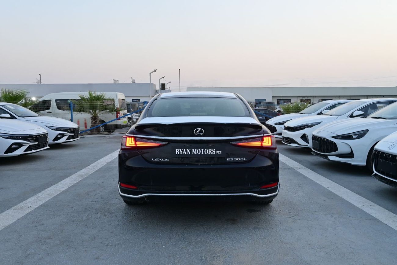 Lexus ES300h Lexus ES300H 2.5L Hybrid, Color Black Model 2024