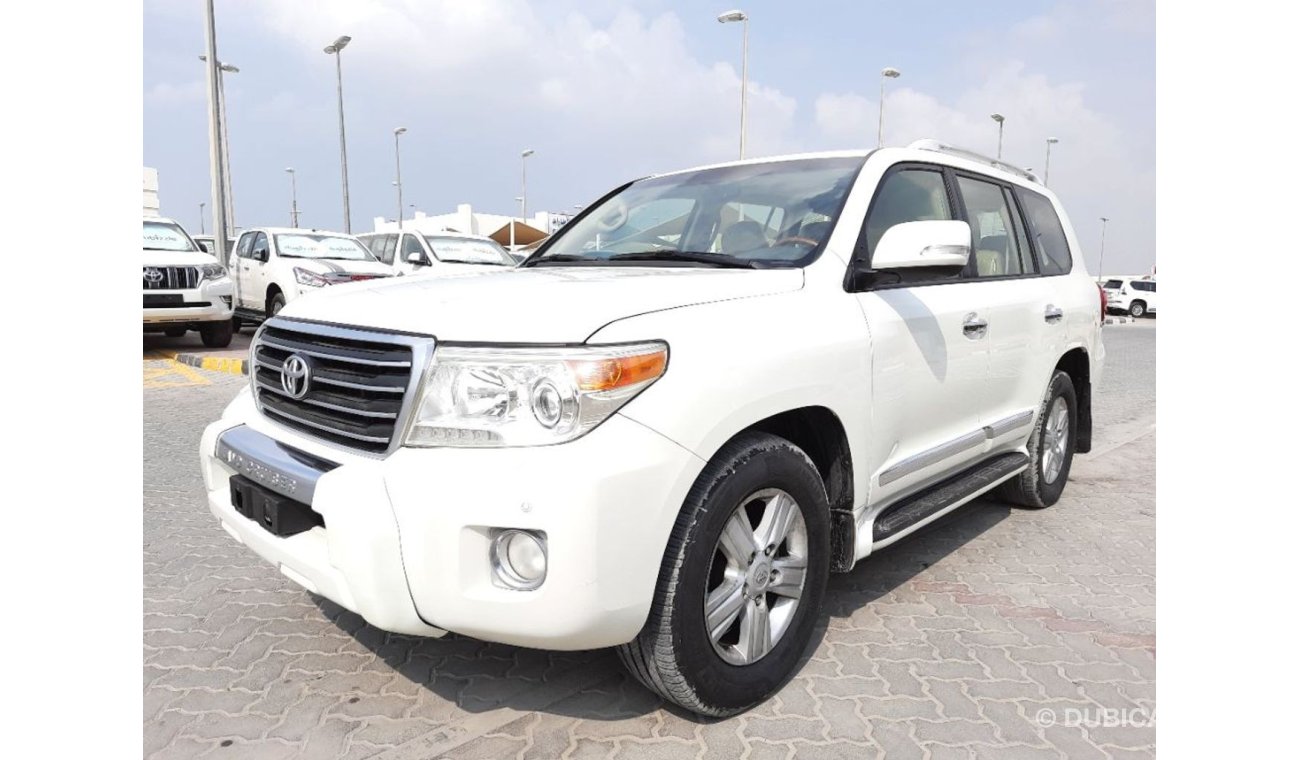 Toyota Land Cruiser Toyota Land Cruiser 2013 gcc v6 very celen car