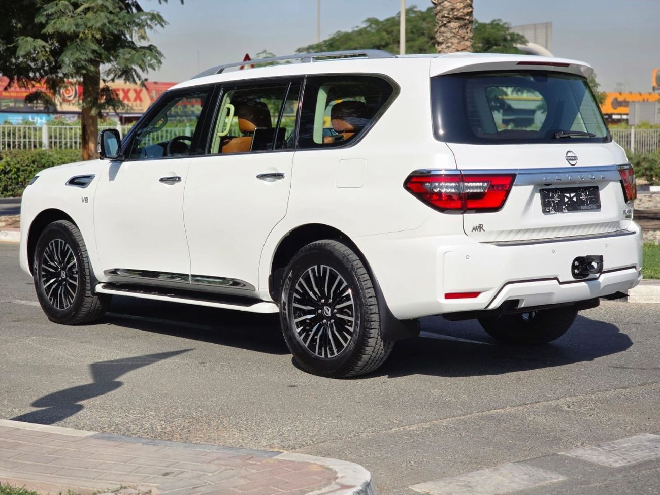 Nissan Patrol LE Platinum 5.6L 2022 GCC SINGLE OWNER WITH AGENCY SERVICE HISTORY IN MINT CONDITION