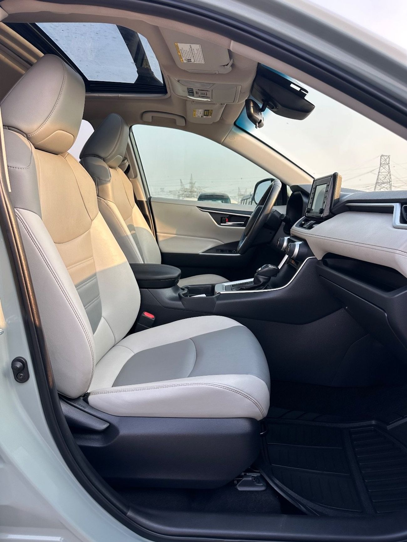 Toyota RAV4 XLE premium 2.5L Full option