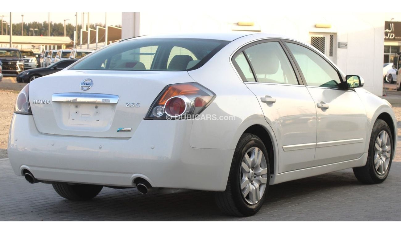 Nissan Altima Nissan Altima 2011 GCC, in excellent condition