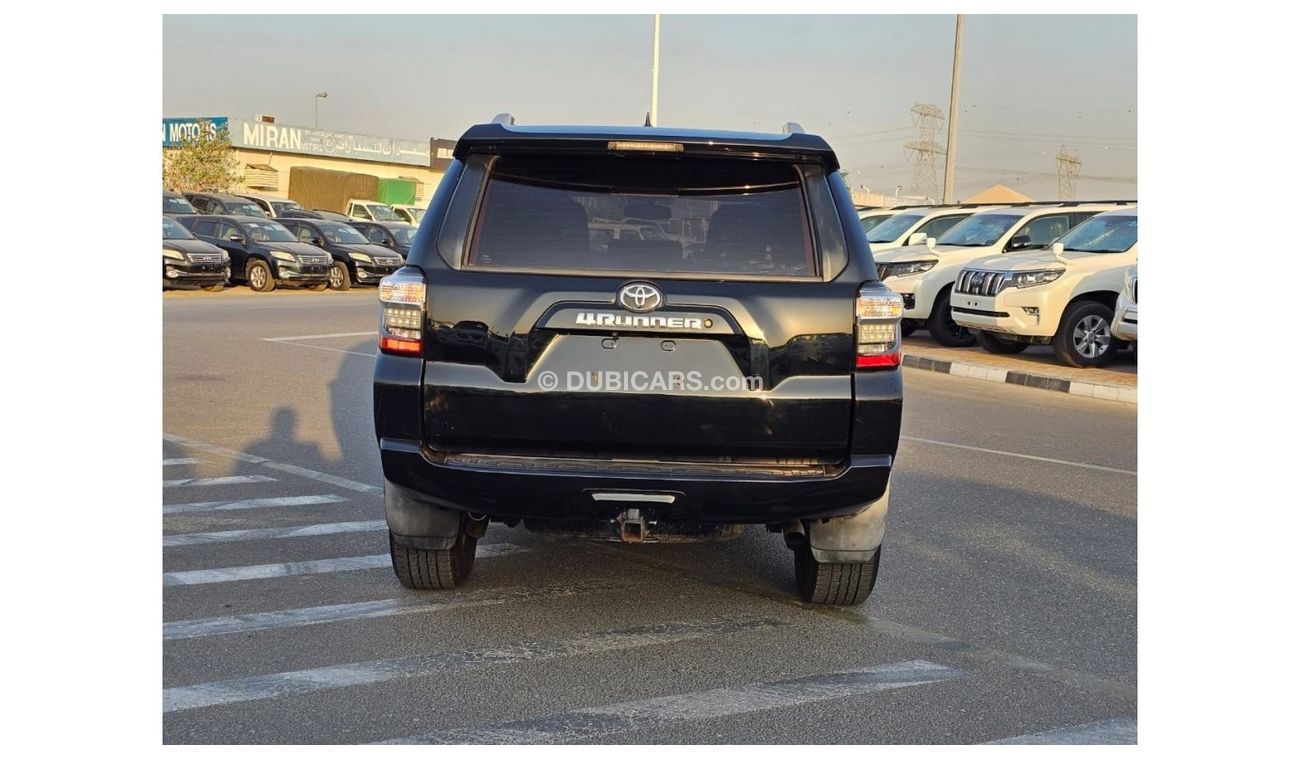 Toyota 4Runner 2018 Toyota 4RUNNER SR5 full option sunroof, push button and 7 seater