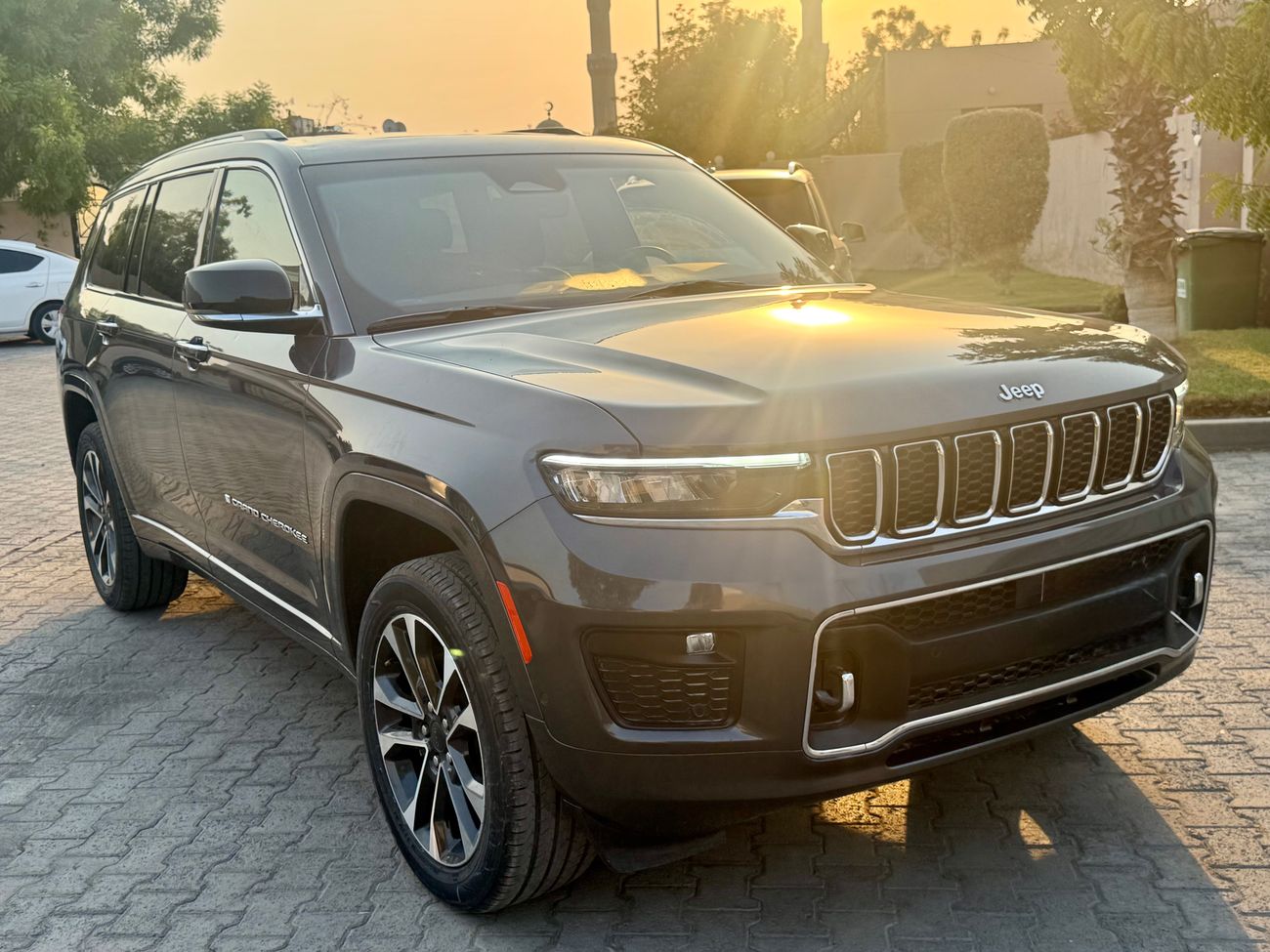 جيب جراند شيروكي Overland 3.6L