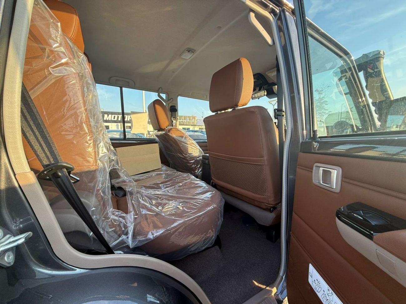 تويوتا لاند كروزر 70 TOYOTA LC76 HARDTOP 2.8L DIESEL TURBO 5 DOORS FULL OPTION 2025 MODEL