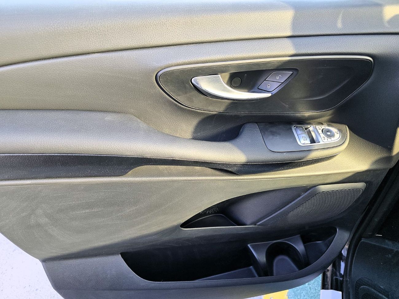 مرسيدس بنز V 300 Mercedes Benz V-Class V300 Style  2.0l Minivan 4*2 5Doors Black Color 2025 Model