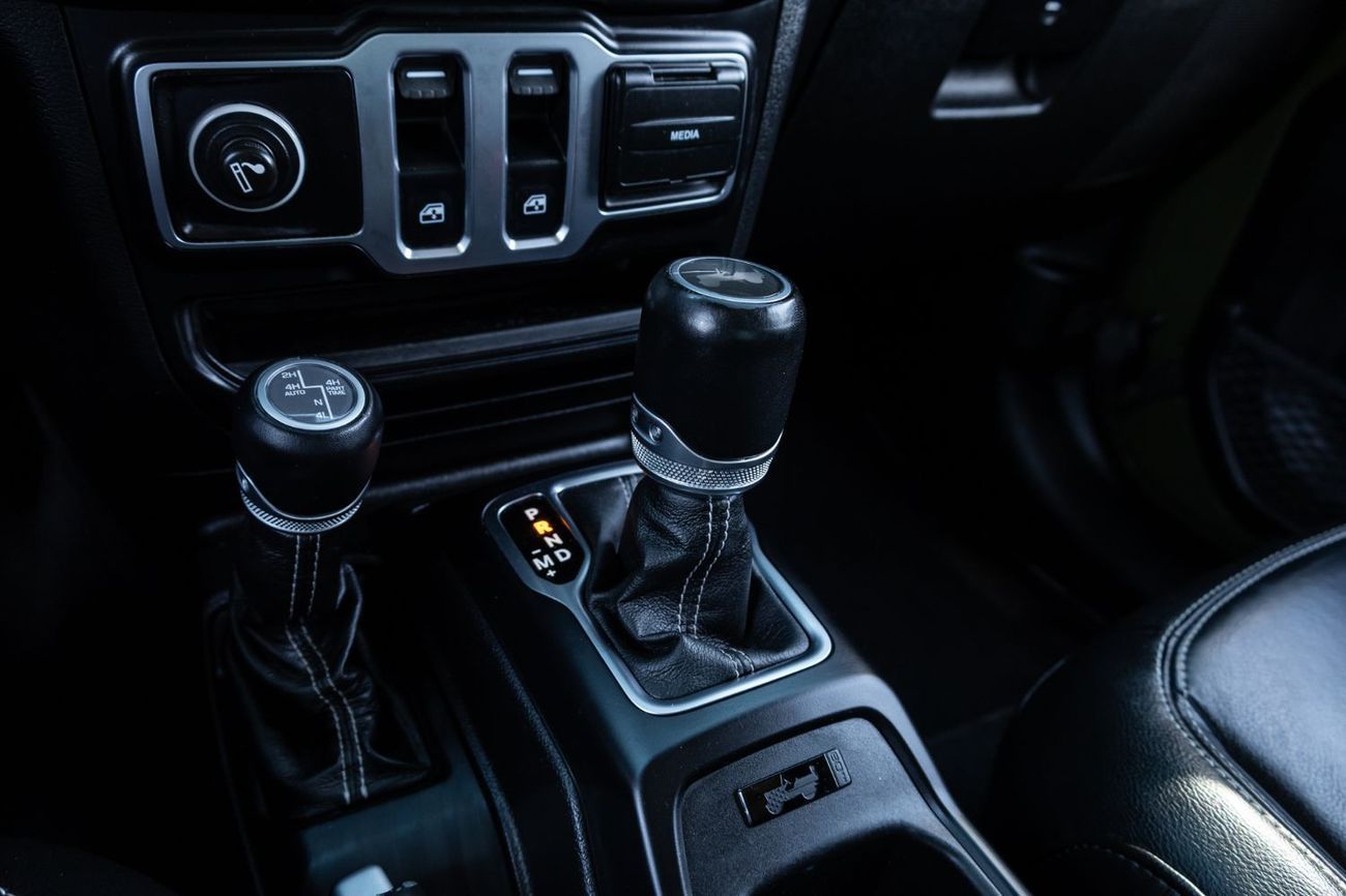 Jeep Wrangler Sahara Plus