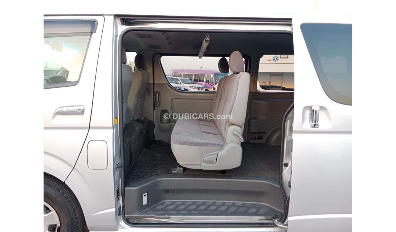 Toyota Hiace TOYOTA HIACE VAN RIGHT HAND DRVIE (PM1429)