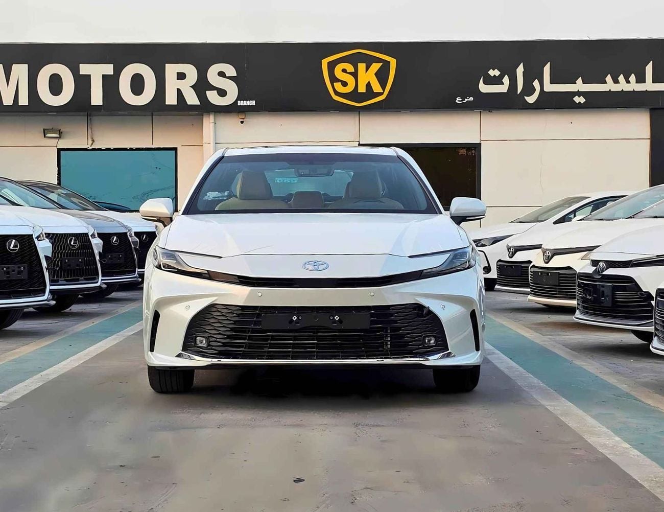 Toyota Camry GLE LE || 2.5L V4 PETROL | PUSH START | DVD CAMERA | SUNROOF (CODE # CPTLE)