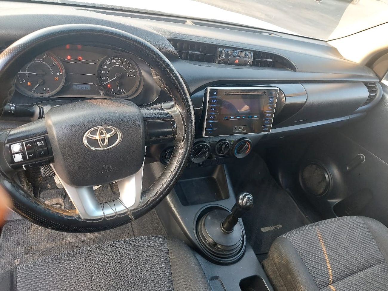 Toyota Hilux DC 2.4L 4WD DIESEL MANUAL TRANSMISSION
