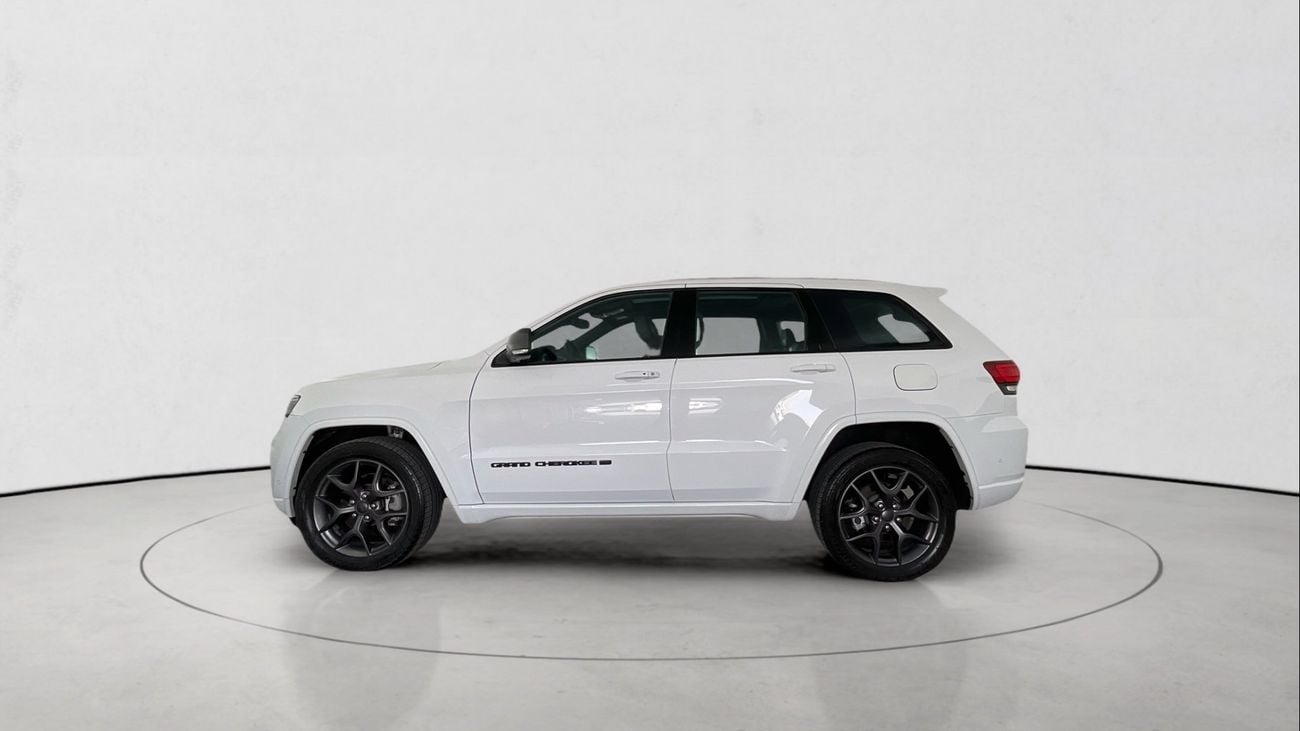 جيب جراند شيروكي 3.6 80TH ANNIVERSARY 4WD AUTO | شامل الضمان | 0 ﺪﻔﻋﺓ ﺃﻮﻟﻯ