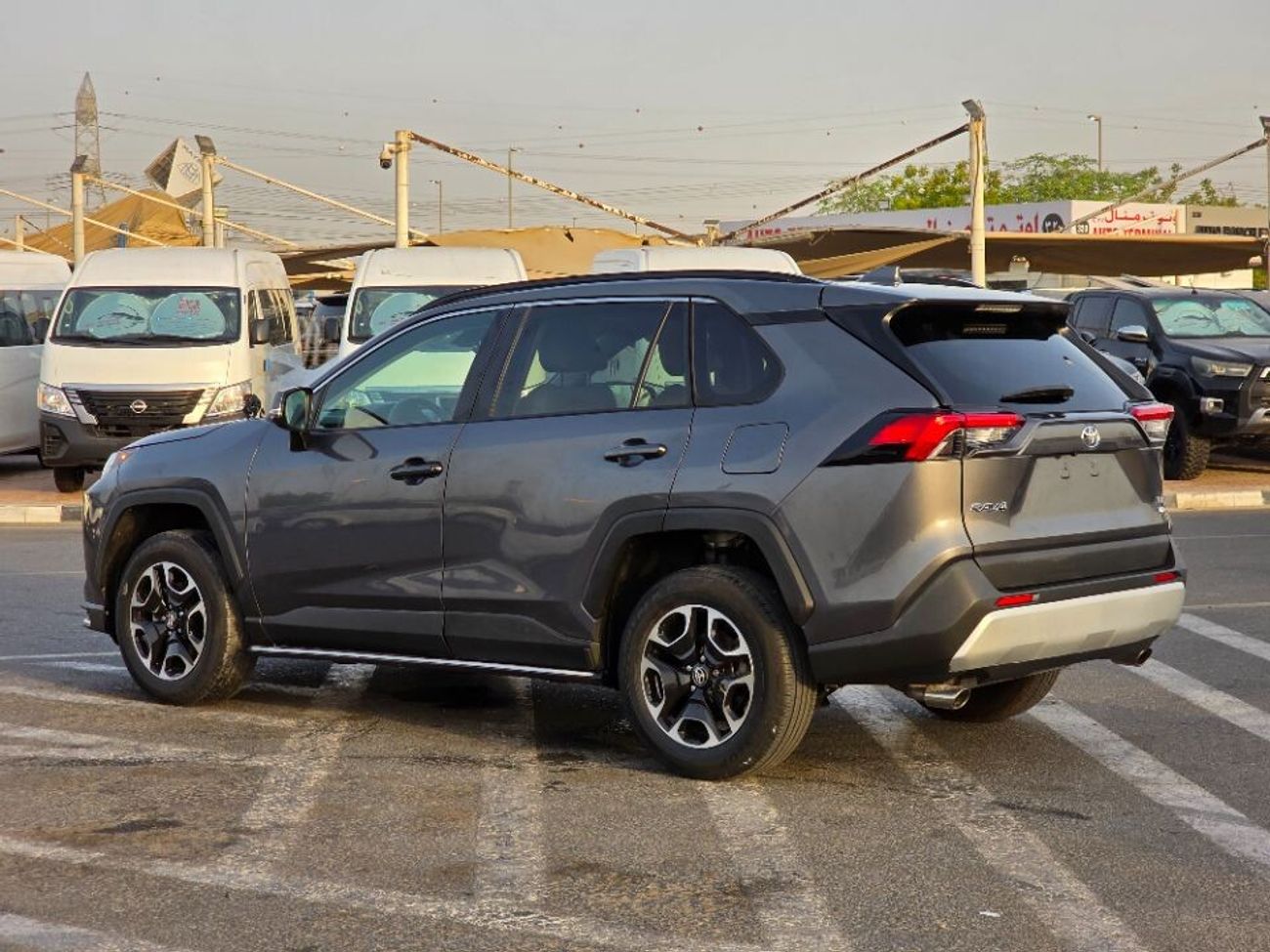 تويوتا راف ٤ 2024 Model Full option 4x4 , sunroof,  leather seats and trunk automatic