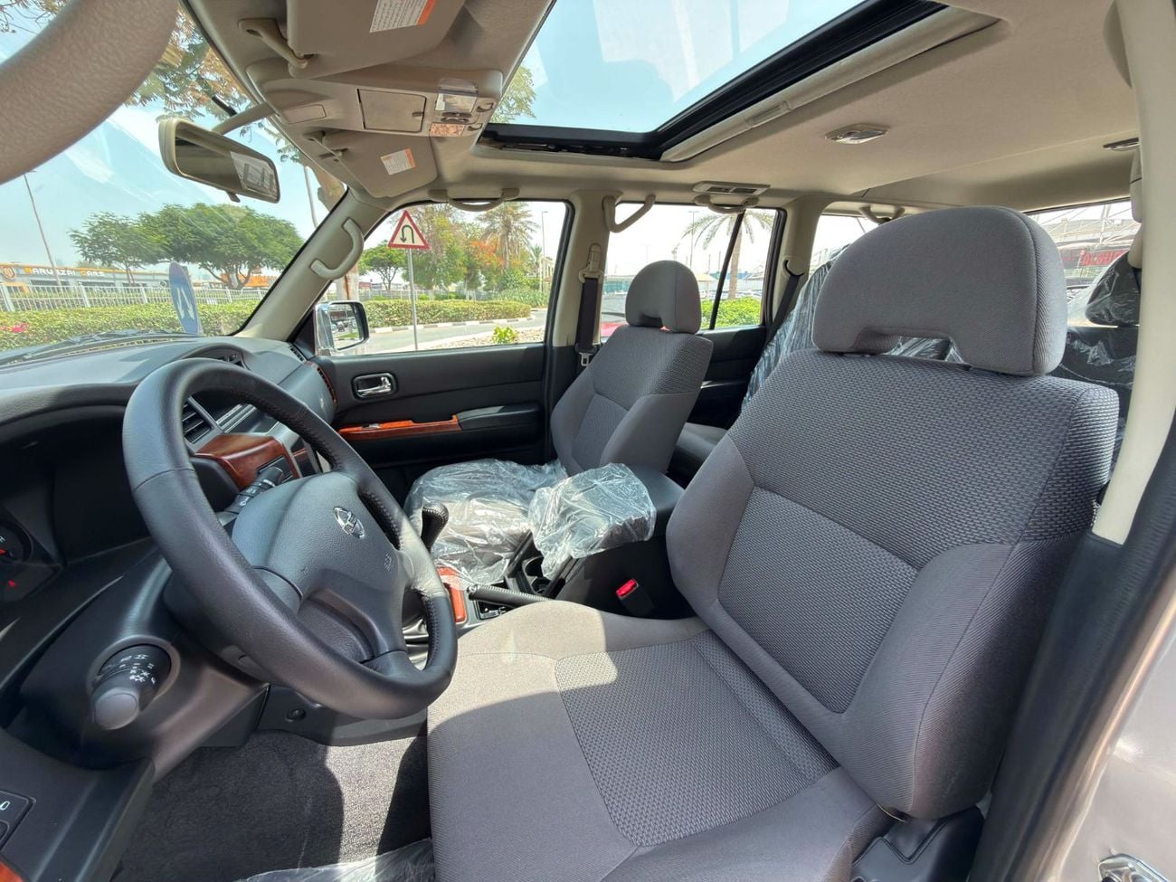 Nissan Patrol SUPER SAFARI HT **2024**GCC SPEC NEAT AND CLEAN