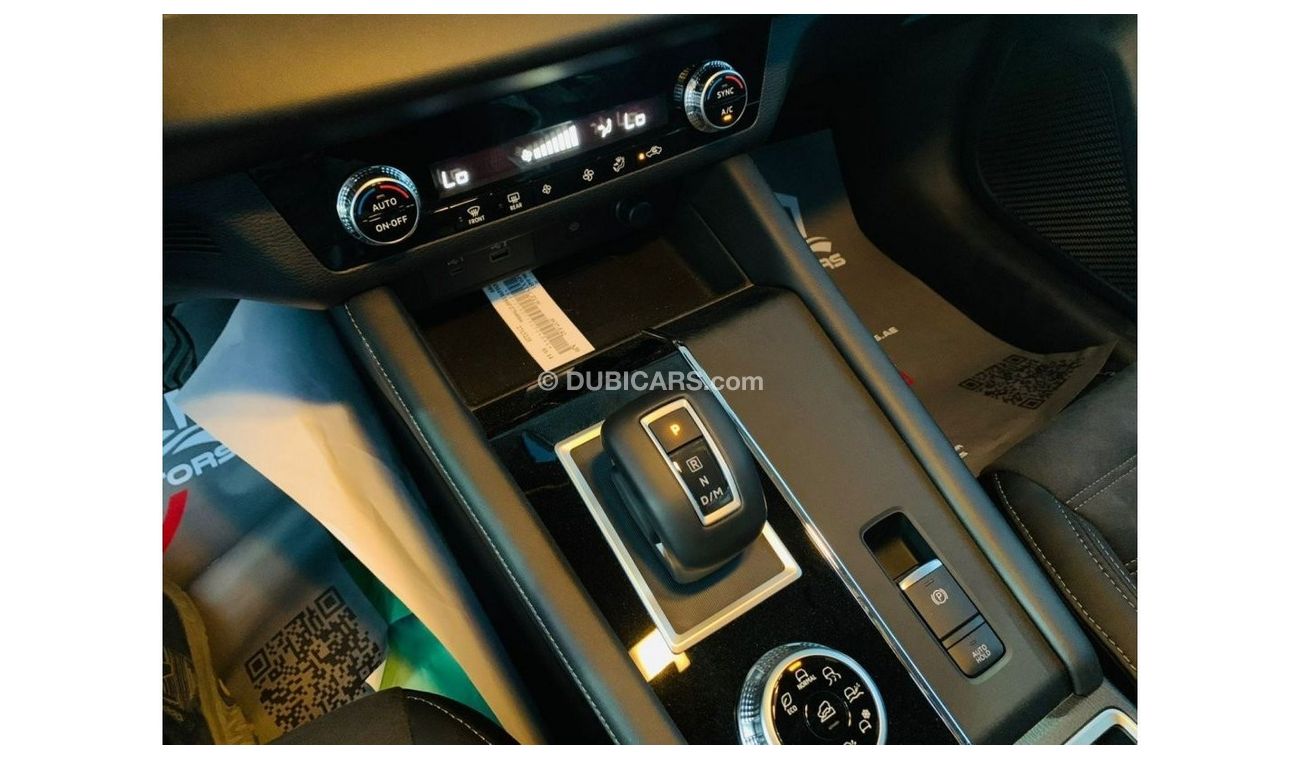 Mitsubishi Outlander BRAND NEW MITSUBISHI OUTLANDER GCC SPEC 2.5L SUV 4WD 7 SEATER 5 DOOR DUAL A/C PANORAMIC SUNROOF AVIL