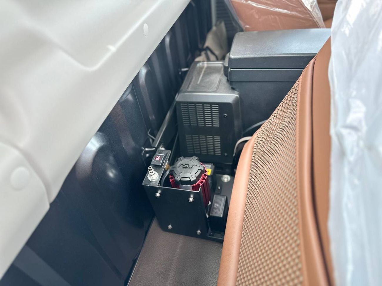 تويوتا لاند كروزر بيك آب S/C LC79 2.8 لتر ديزل أوتوماتيك // 2026 // كاملة المواصفات مع رادار، ثلاجة، قفل تفاضلي، مشغل DVD وكا