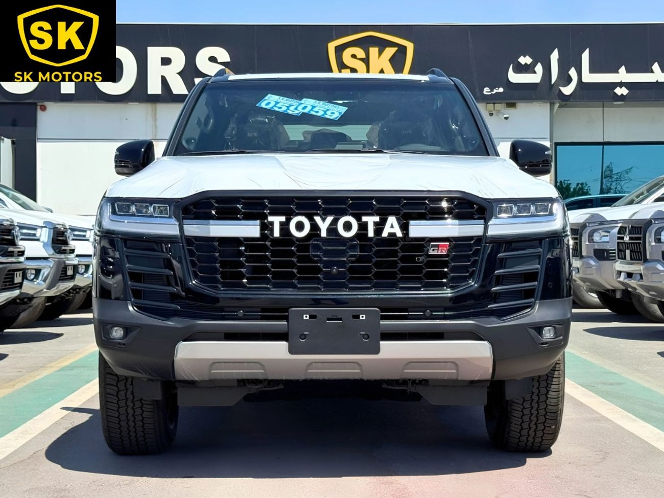تويوتا لاند كروزر GR SPORT / 3.5L / PWR SEATS / 360* CAMERA / HEADUP DISPLAY / SUNROOF / FULL OPTION (CODE# GRS)