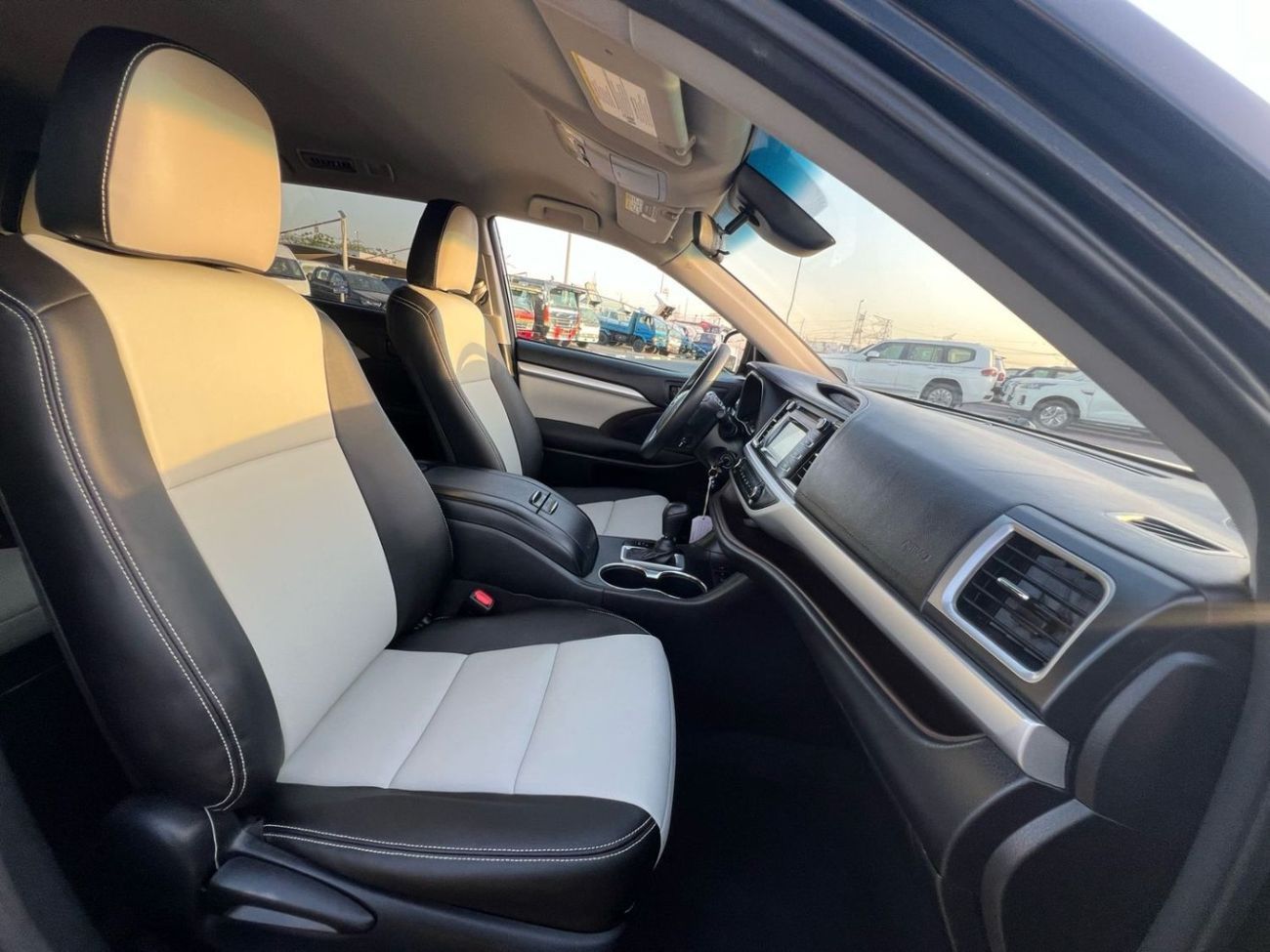 Toyota Highlander 2018 TOYOTA HIGHLANDER V6 3.5L - 4 WHEEL DRIVE (4X4 - LEATHER SEATS WITH 7 SEATER -