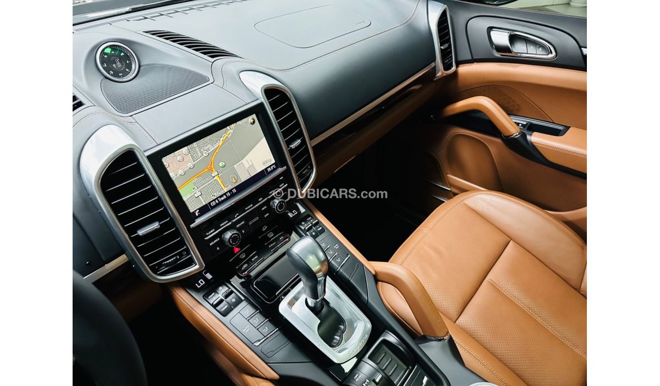 Porsche Cayenne Std GCC .. FSH .. Low Milegea .. Perfect Condition .. Top Range ..  V6.