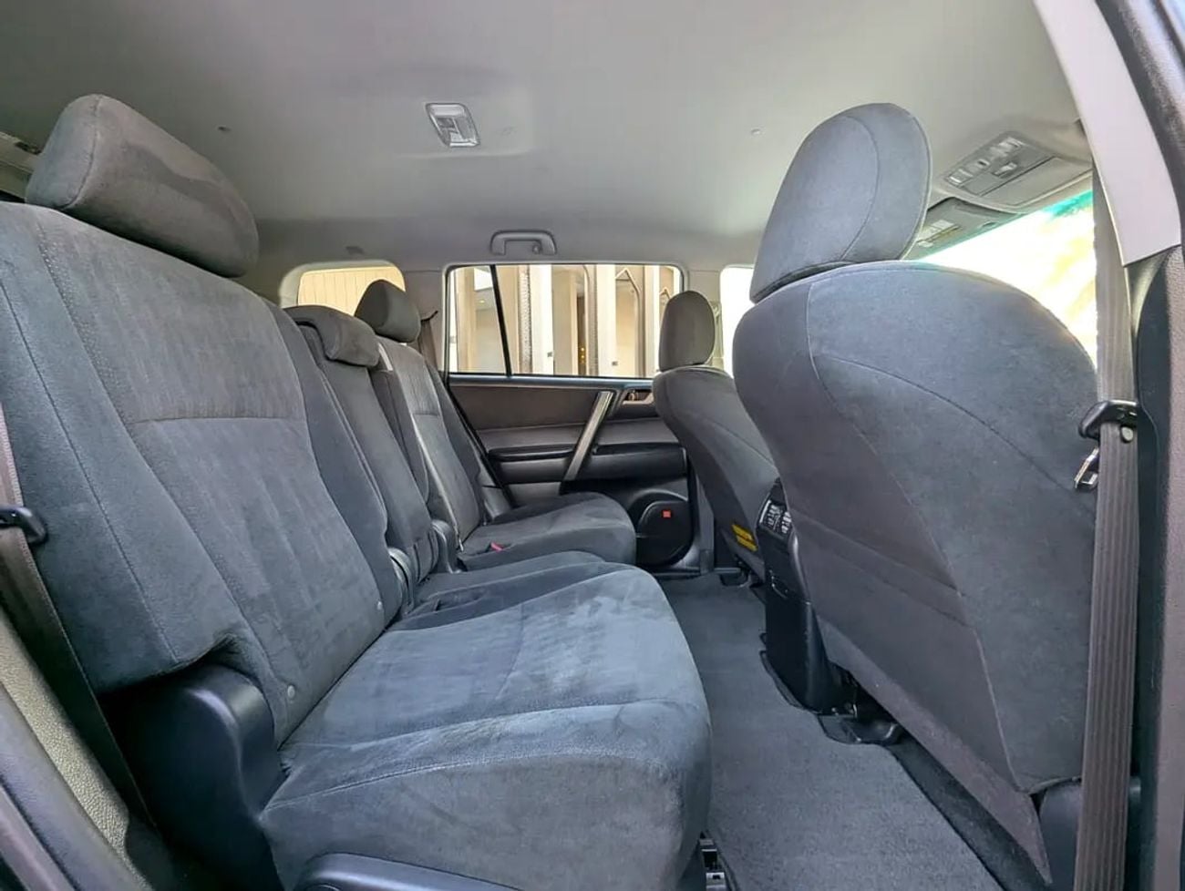 تويوتا هايلاندر V6 | 3.5L V6 | Spacious &amp; Reliable Family SUV