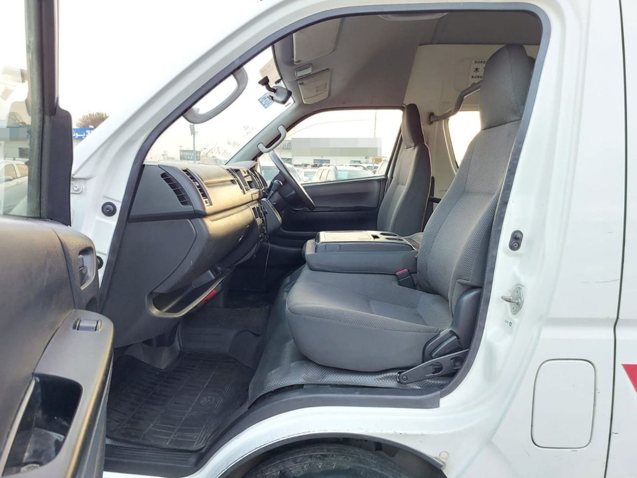 تويوتا هاياس TOYOTA HIACE VAN RHD 2015 MODEL 3.0 L DIESEL AUTOMATIC(PM16208)