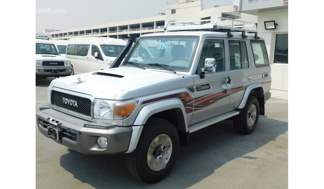 تويوتا لاند كروزر هارد توب 76 HARDTOP LX SPECIAL V8 4.5L DIESEL M/T WAGON(ONLY ON SAHARA MOTORS)