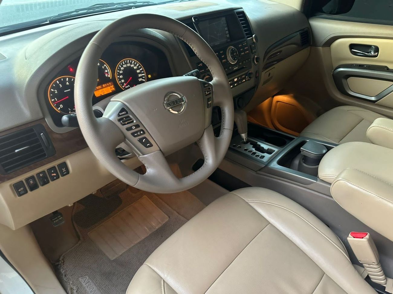 Nissan Armada LE خليجي