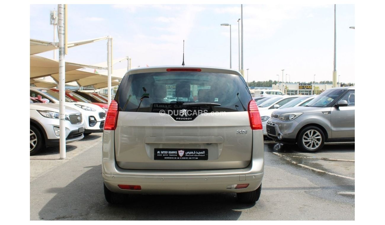 Peugeot 5008 Premium ACCIDENTS FREE - GCC- ORIGINAL PAINT - ENGINE 1600 CC - FULL OPTION - PERFECT CONDITION INSI