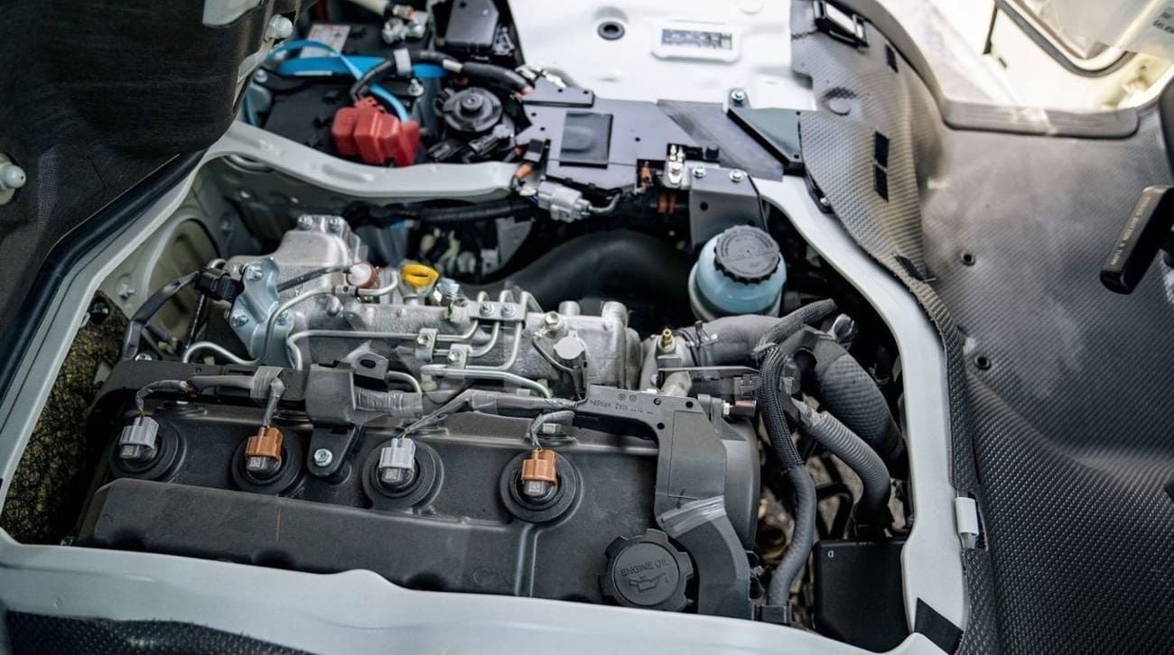 Toyota Hiace TOYOTA HIACE STD 2.5D MT 15 SEATER MY2024 – WHITE