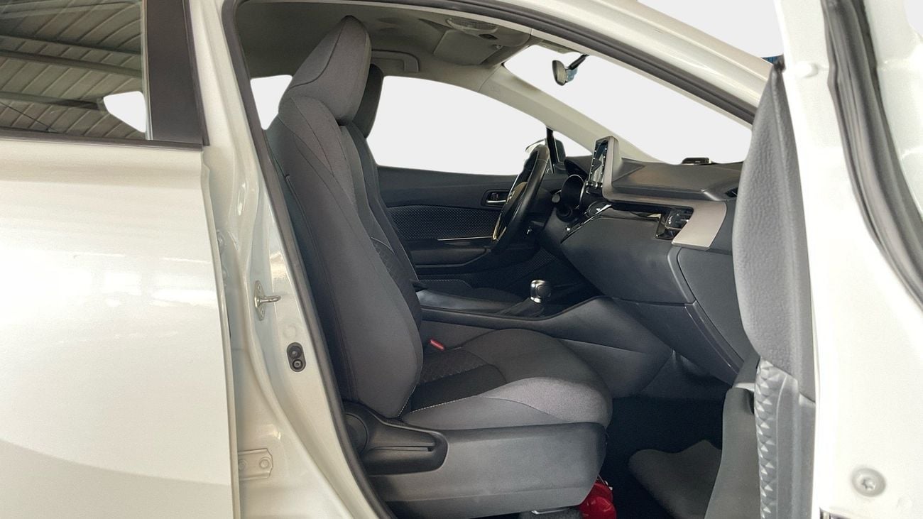 تويوتا CHR 1.8 VVT I-HYBRID GX AUTO | شامل الضمان | 0 ﺪﻔﻋﺓ ﺃﻮﻟﻯ
