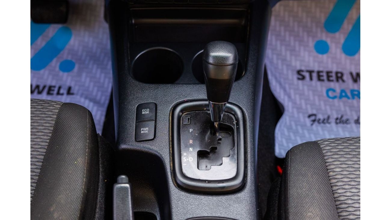 Toyota Hilux GL 2018 / 2.7L 4x4 A/T Petrol Engine | GCC Specs | Low Mileage | Best Price in the Market