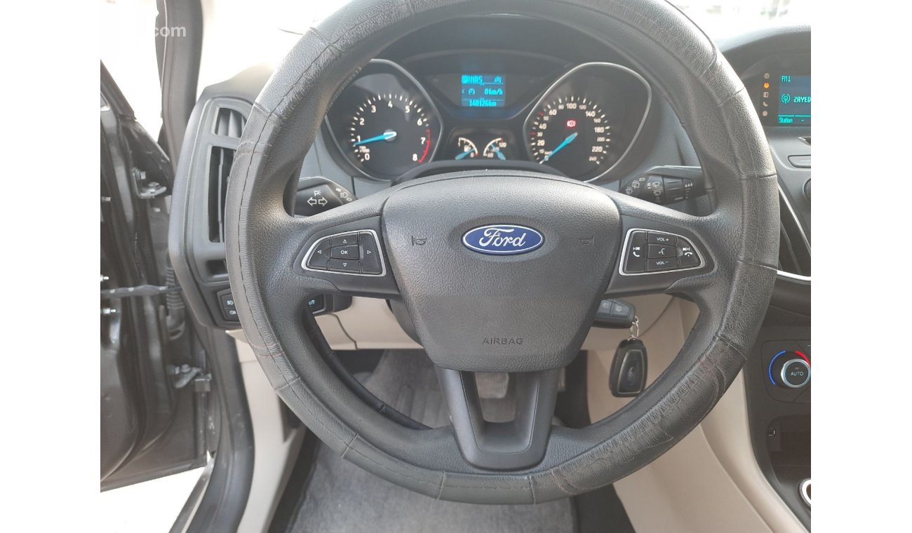 Ford Focus Ford Focus 2015 GCC sunroof very celen car