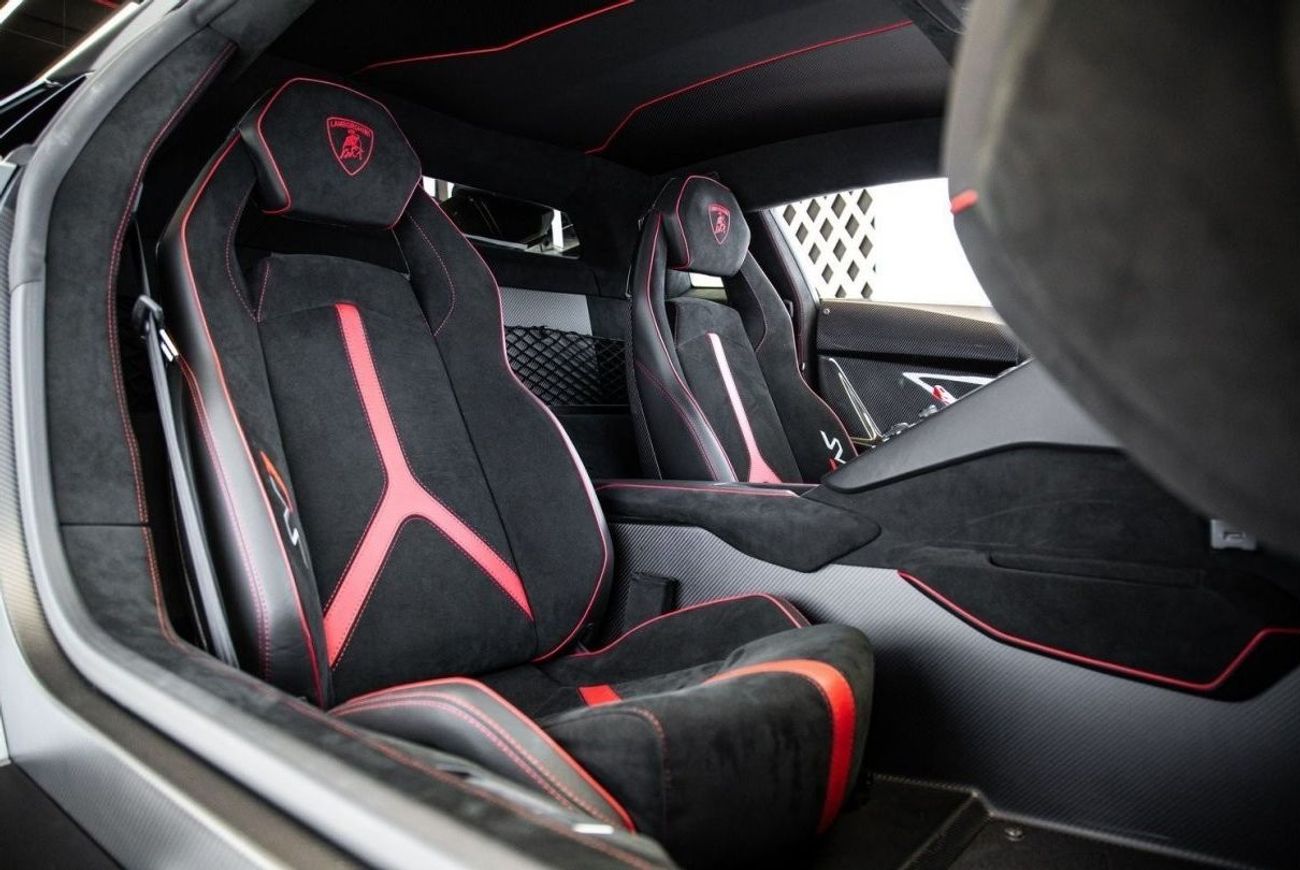 لامبورغيني أفينتادور LP770-4 SVJ