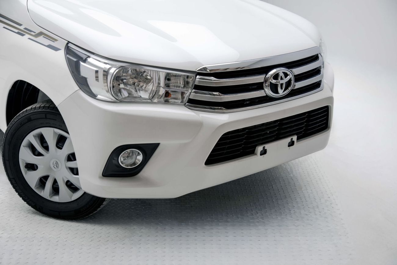 Toyota Hilux 4X2 - 2.7L – Super White Inside Red | Export Only