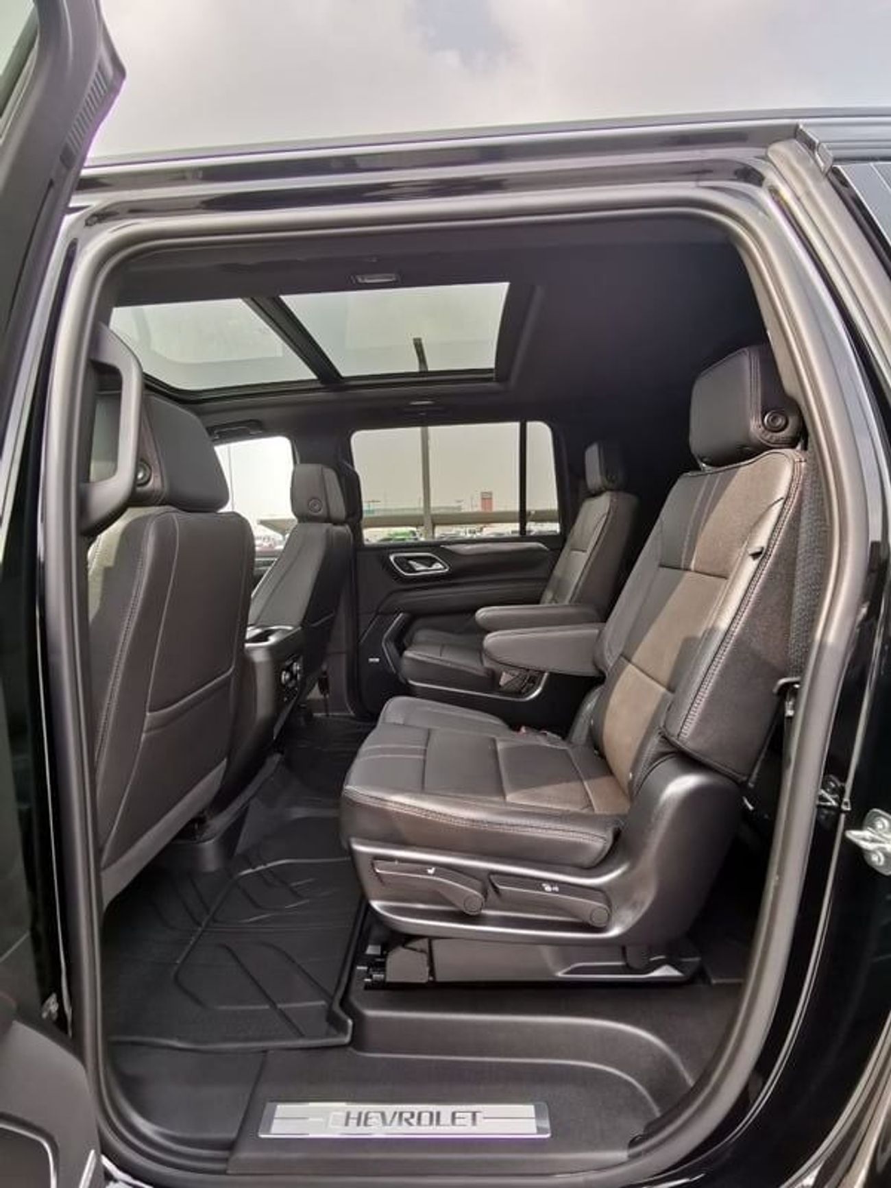 Chevrolet Suburban Chevrolet RST Suburban - 2023 - Black