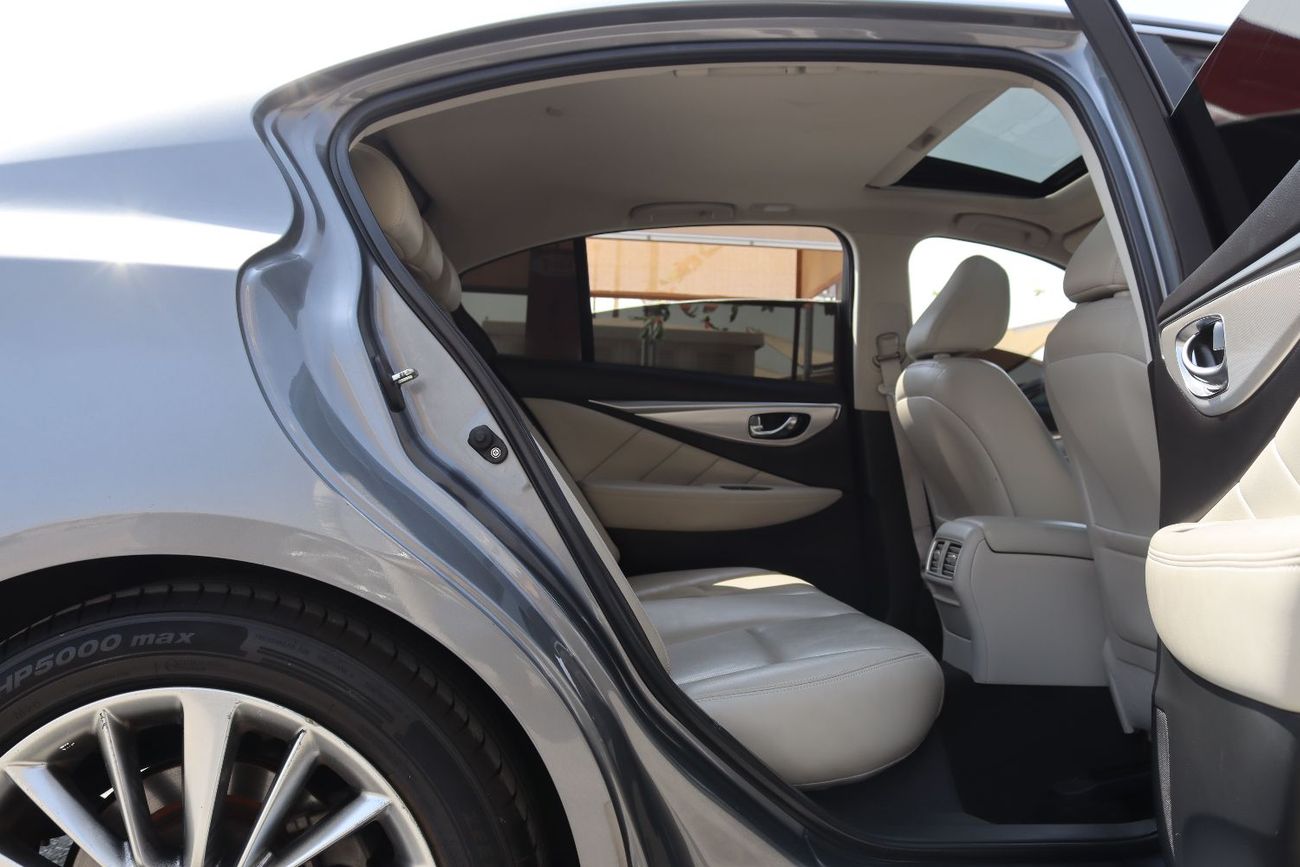 Infiniti Q50 Luxe 3.0L Infiniti Q50 - 2021  - GCC- Full Option - Accident-Free - 6(V) - 3.0L - Excellent Conditio