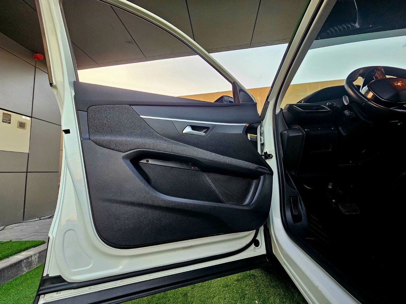 بيجو 3008 / 1.6 V4/ ORIGINAL PAINT/ SINGLE OWNER/ LOW KMS