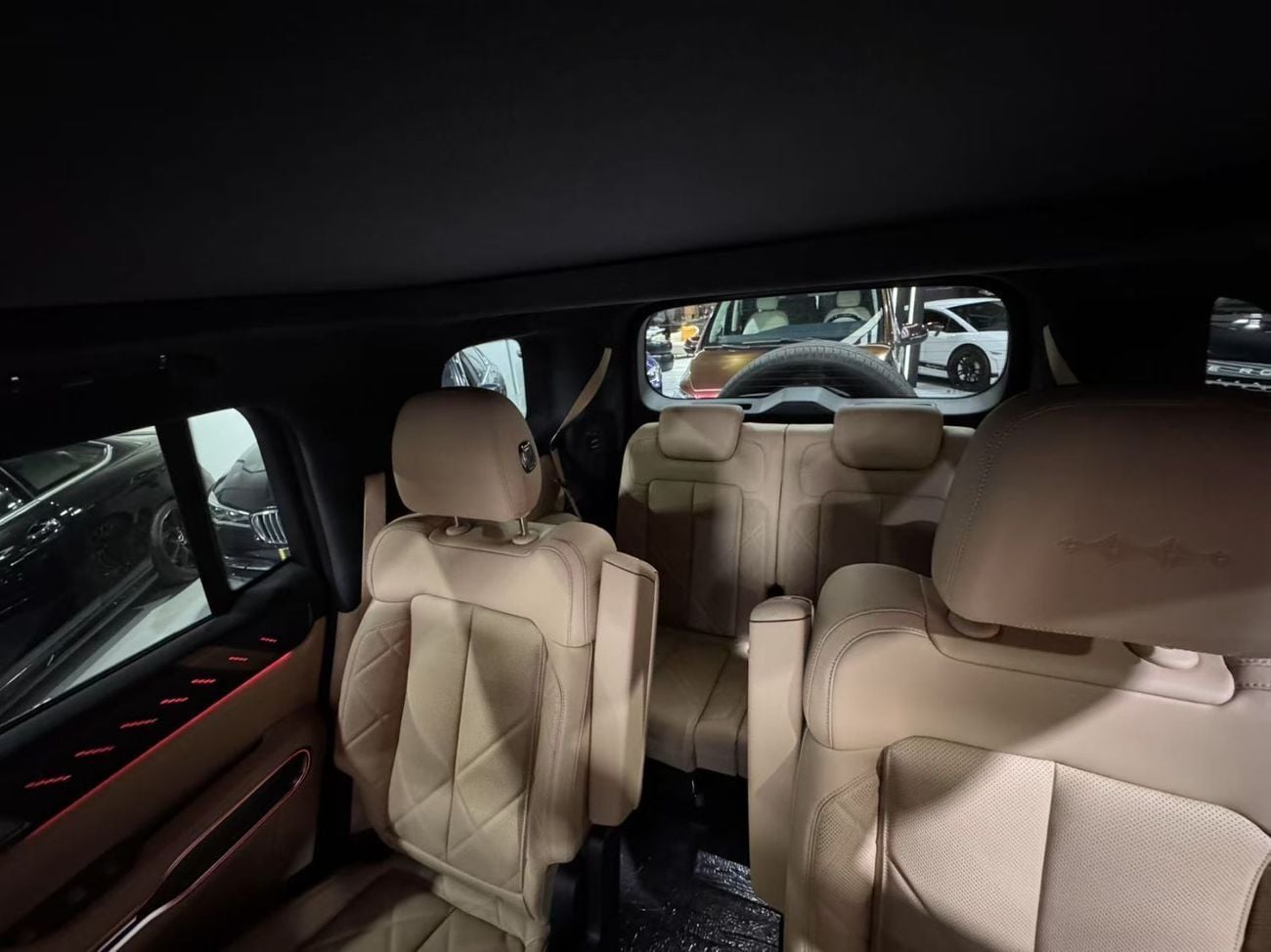 BYD Leopard 8 DELUX (NGCC) Smart and Brave Flagship Edition (6 Seats)