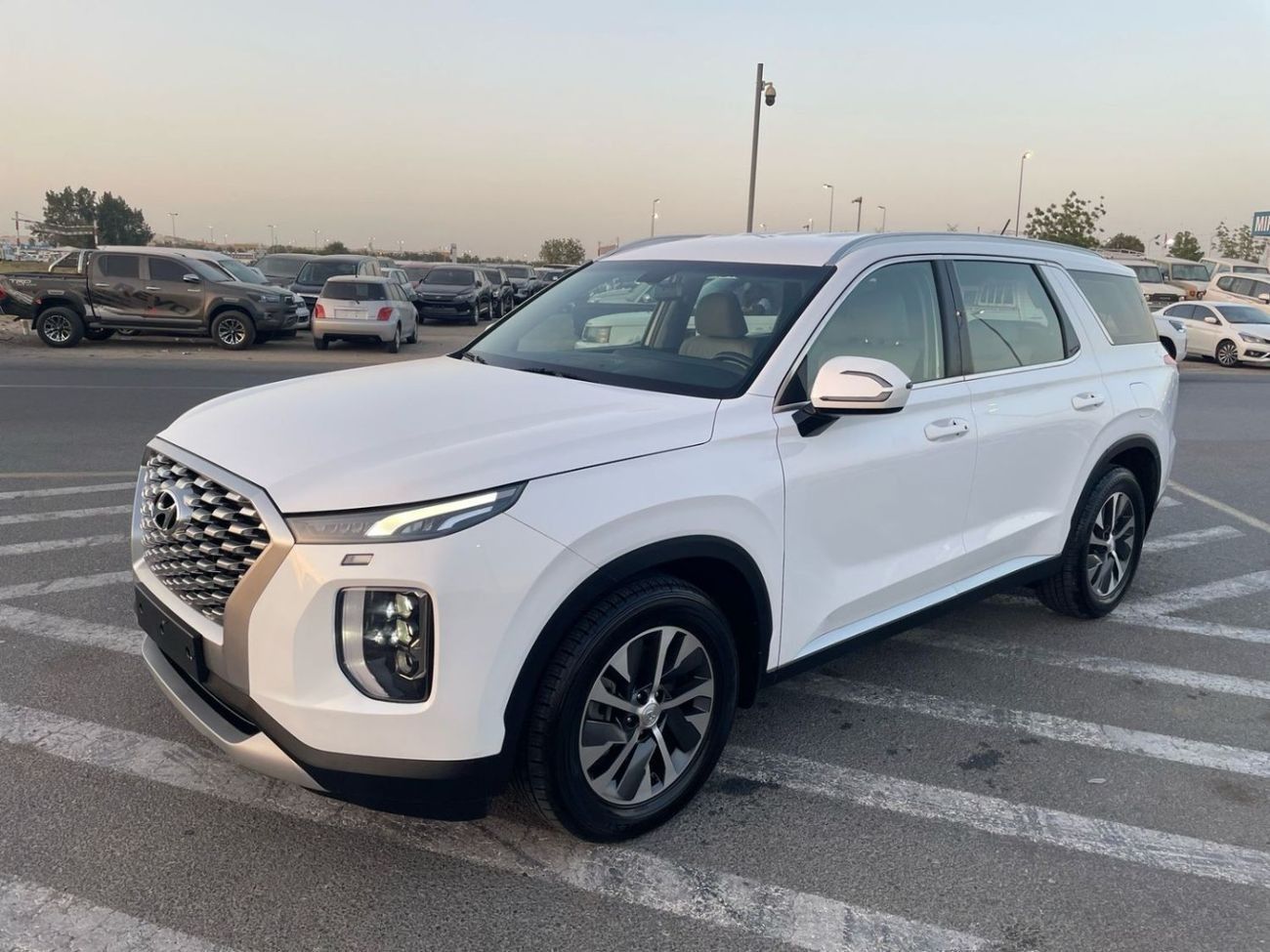 Hyundai Palisade 2022 Hyundai Palisade Comfort Edition 3.5L V6 - GCC MidOption+ - 7 Seater - AWD 4x4 -