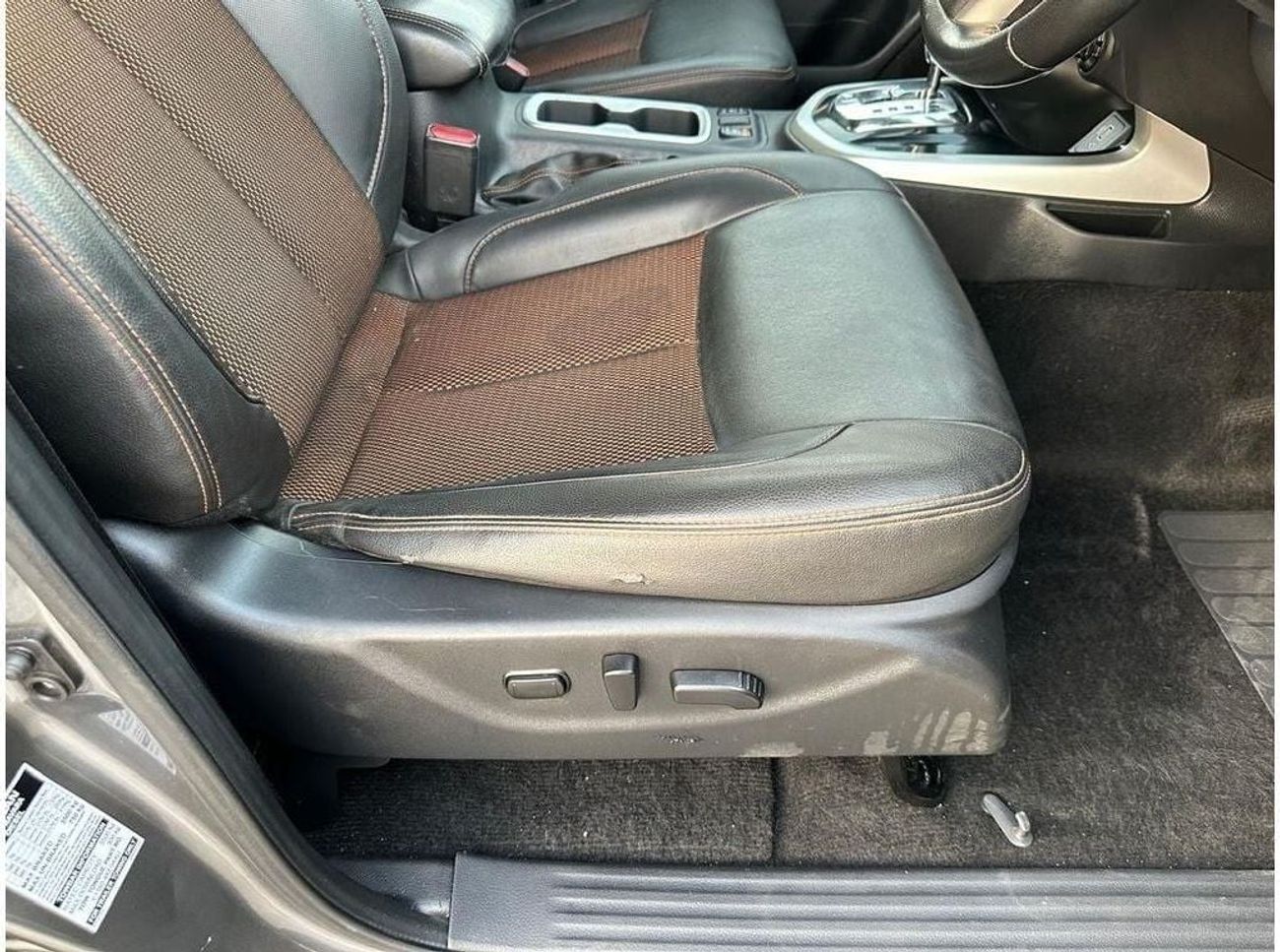 نيسان نافارا DIESEL 2.3 LITER ,RIGHT HAND DRIVE ,2019 MODEL ,ONLY FOR EXPORT