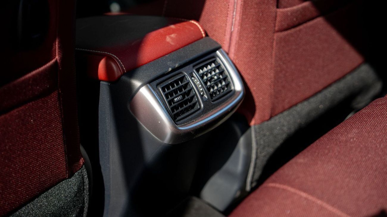 تويوتا هيلوكس 2025 Toyota Hilux GLX 2.7 - White Inside Maroon | Export Only