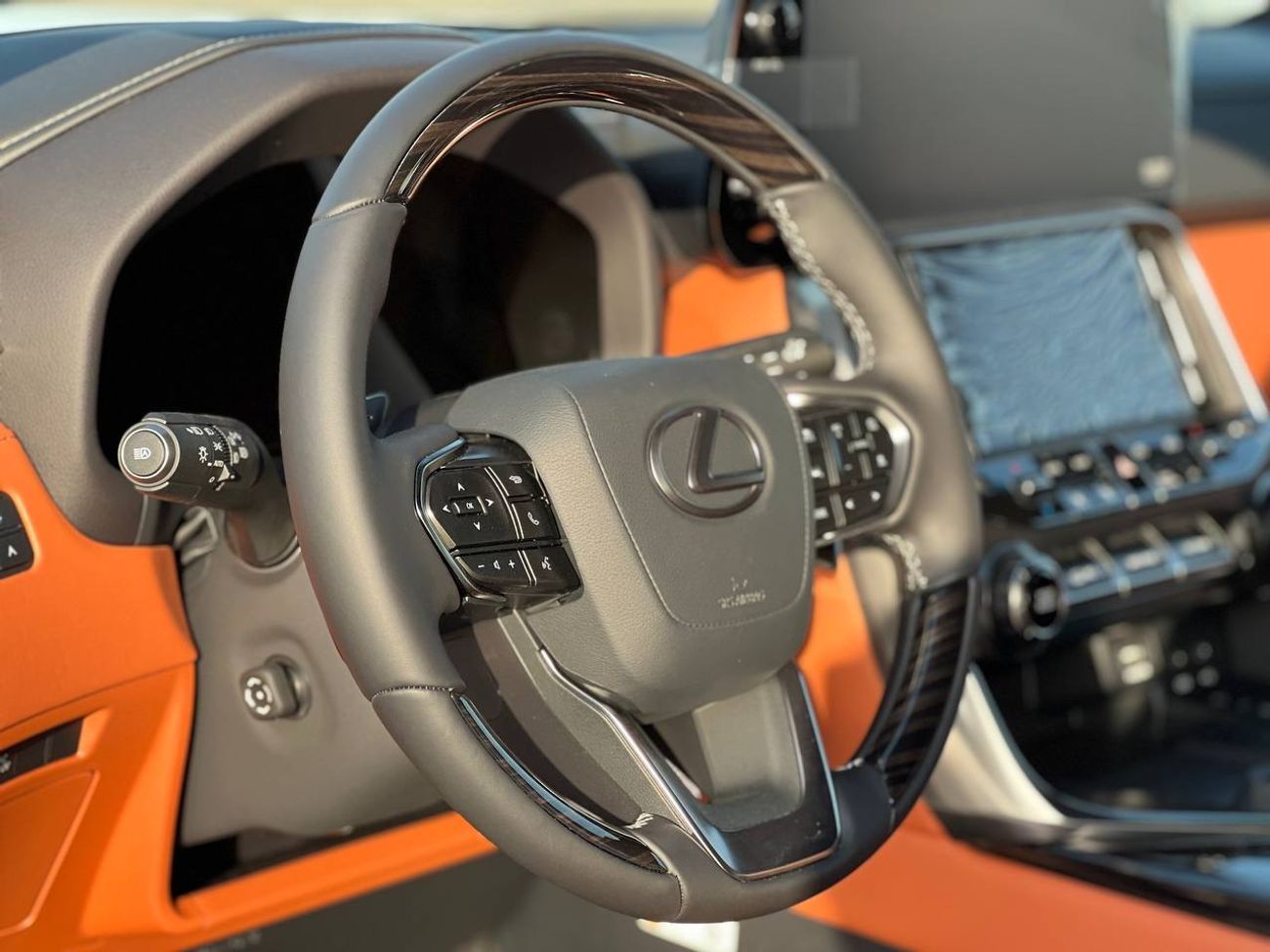 Lexus LX 700h VIP 3.5L HEV A/T // 2026 // FULL OPTION WITH VIP&COOLING&HEATED SEATS , MARK LEVINSON SOUND SYSTEM /